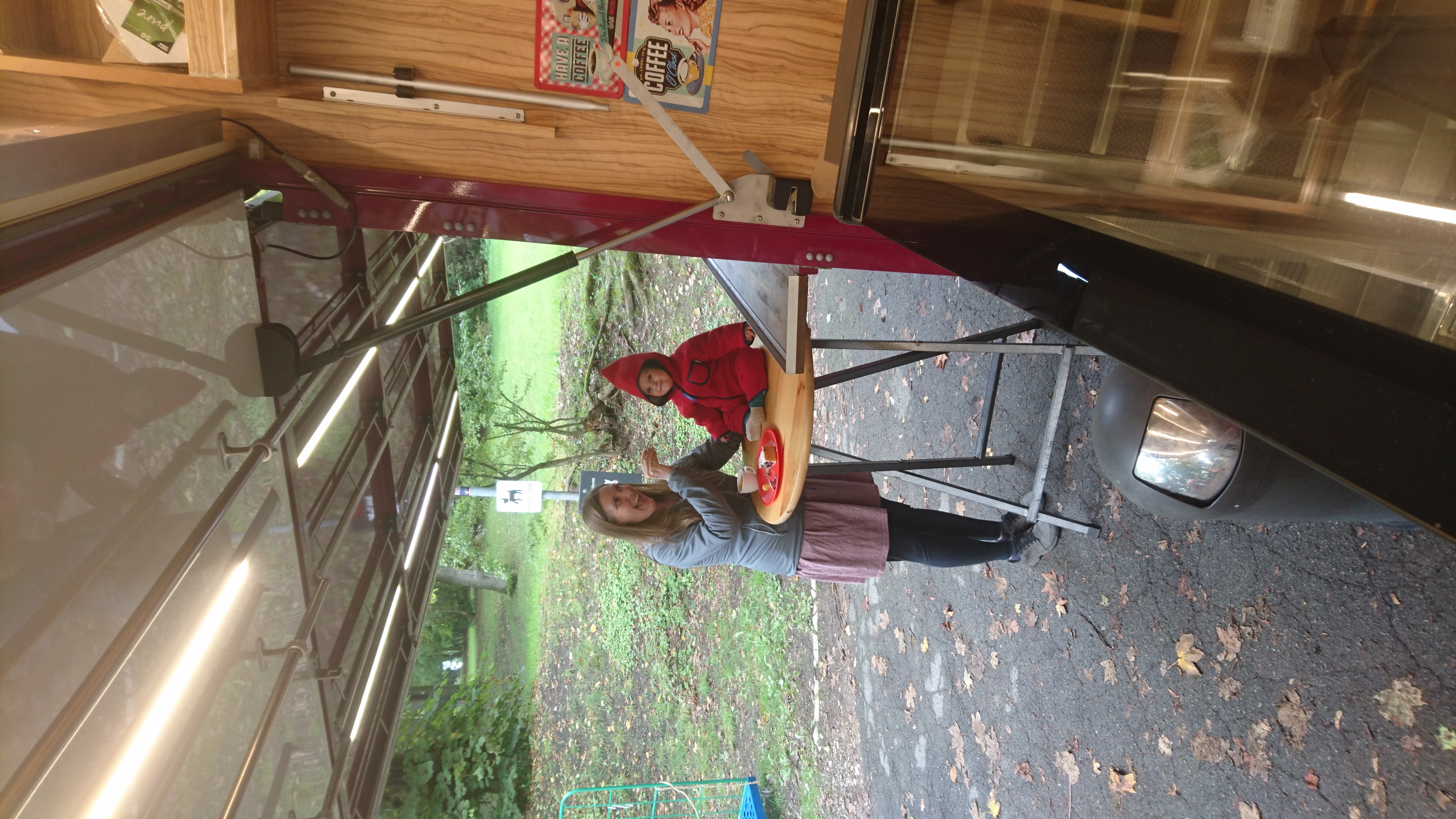 Wochenmarkt Erlenstegen. So ein goldiger Wichtel und wohl jüngster Fan unserer Waffeln